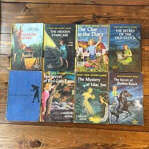 Lot of 8 Nancy Drew mysteries. Vintage.